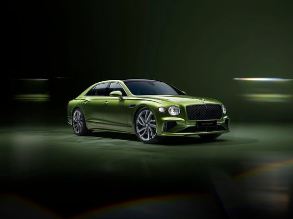 Bentley Flying Spur 2024. Multimédia. Berline, 4 génération