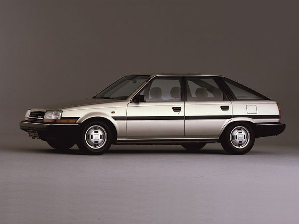 טויוטה קרינה 1984. מרכב, צורה. האצ'בק 5 דלתות, 4 דור