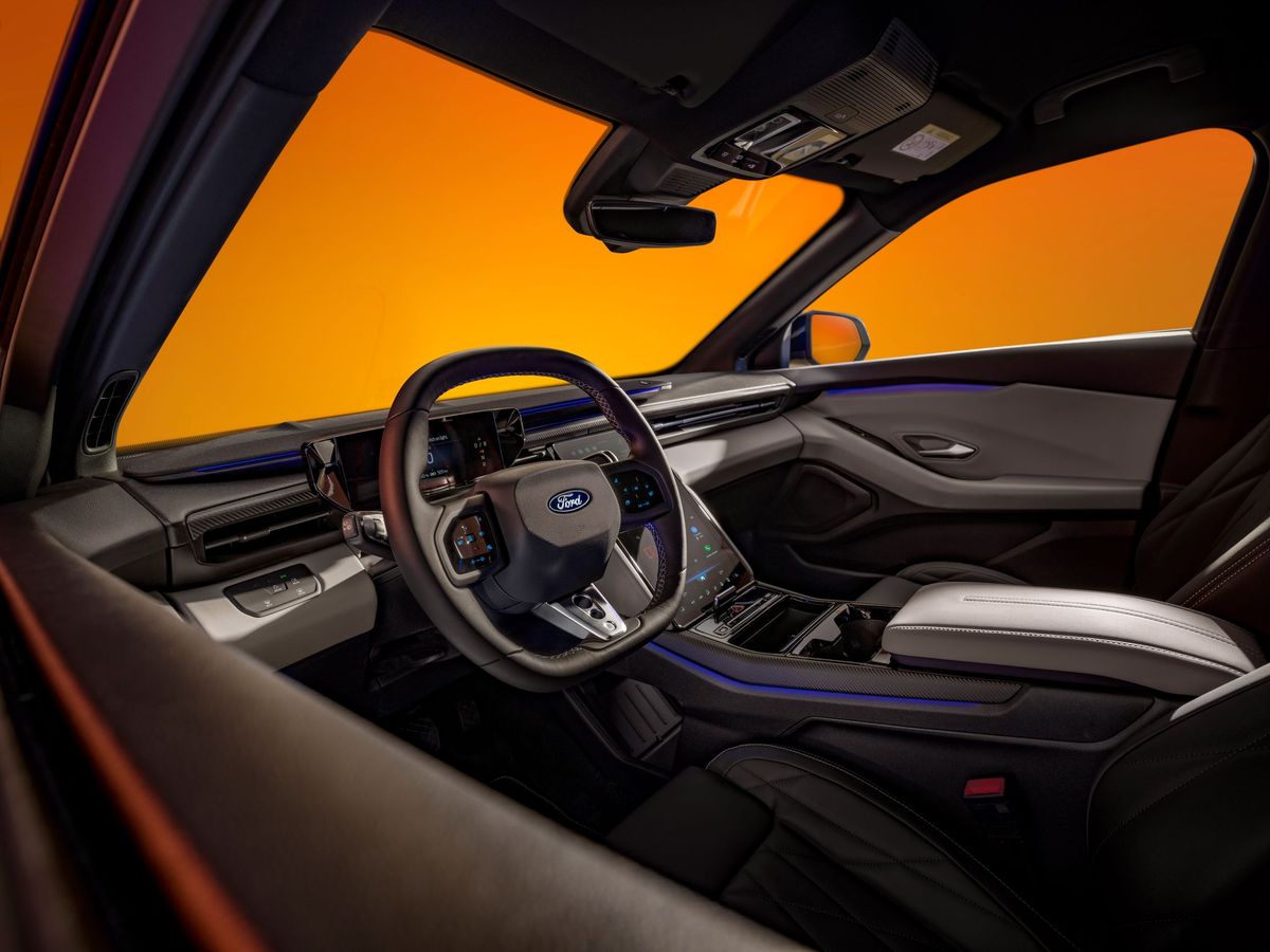 Ford Capri 2024. Передние сидения. Кроссовер Купе, 4 поколение