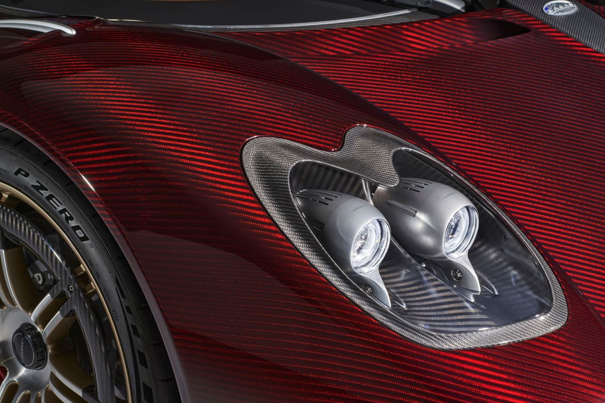 Pagani Utopia 2024. Передние фары. Родстер, 1 поколение