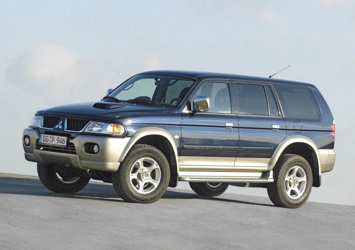 מיצובישי פאג'רו ספורט ‏2004. מרכב, צורה. רכב שטח 5 דלתות, 1 דור, שדרוג