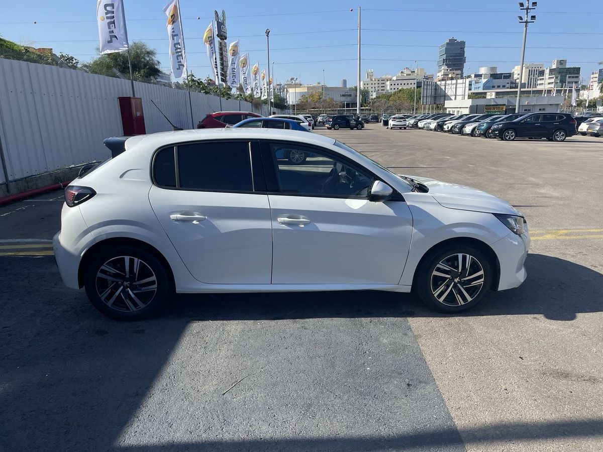 Peugeot 208 2nd hand, 2021, private hand