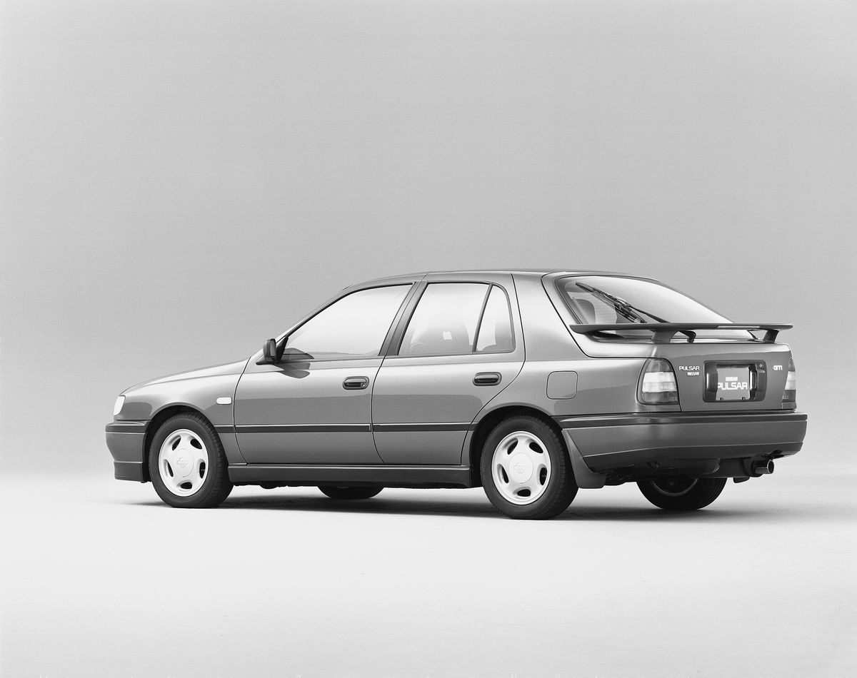 Nissan Pulsar 1990. Carrosserie, extérieur. Mini 5-portes, 4 génération