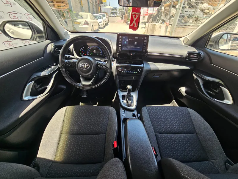 Toyota Yaris Cross с пробегом, 2024, частная рука