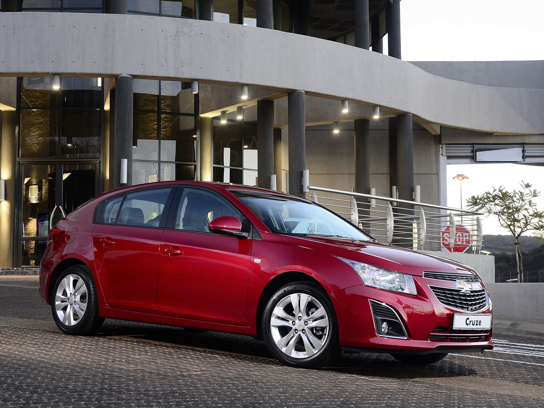 Марки шевроле круз. Chevrolet Cruze Hatchback 2012. Шевроле Круз j300. Шевроле Круз 300. Chevrolet Cruze 2014 хэтчбек.