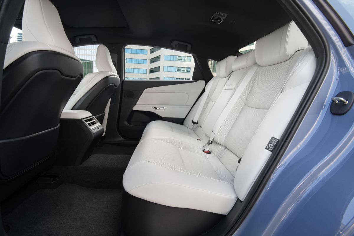 Lexus ES 2026. Задние сидения. Седан, 8 поколение