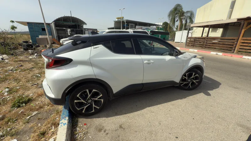 Toyota C-HR 2nd hand, 2021, private hand