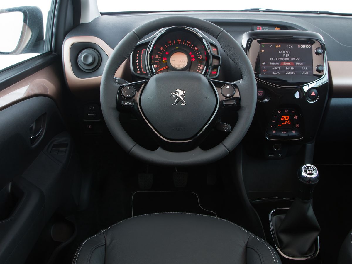 Peugeot 108 2014. Dashboard. Mini 5-doors, 1 generation