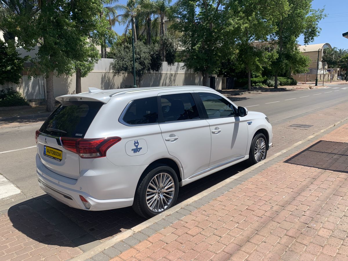 Mitsubishi Outlander с пробегом, 2021, частная рука