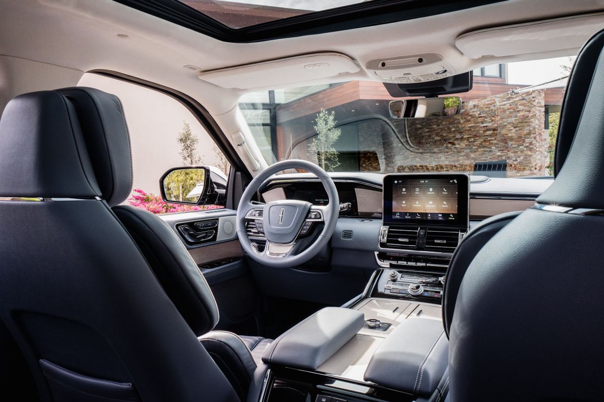 Lincoln Navigator 2017. Console centrale. VUS 5-portes, 4 génération