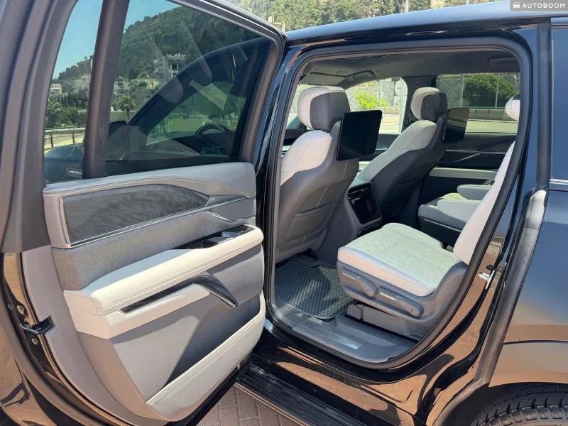 Cadillac Escalade IQ 2nd hand, 2025, private