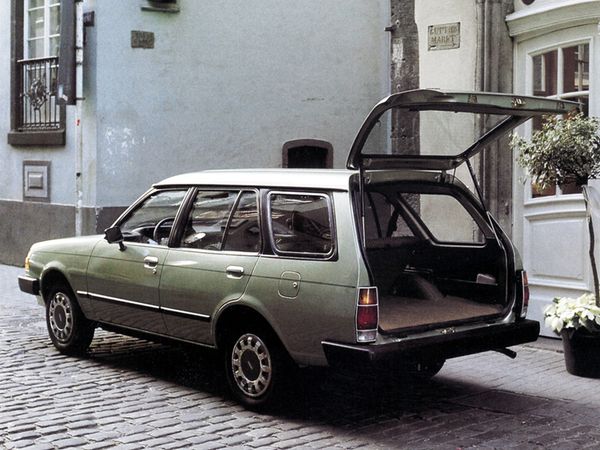 Mazda 323 Lantis 1977. Coffre. Break 5-portes, 1 génération