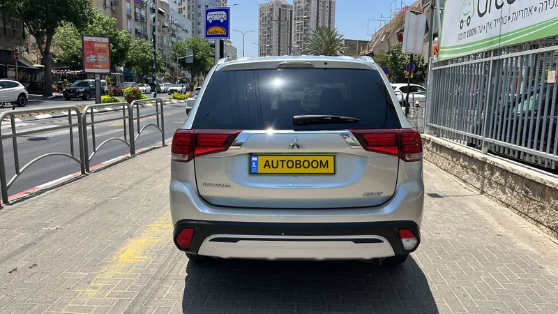Mitsubishi Outlander 2nd hand, 2020