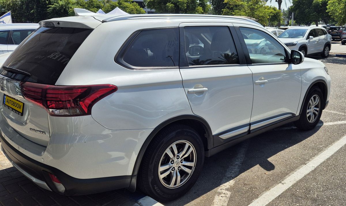 Mitsubishi Outlander 2nd hand, 2017, private hand