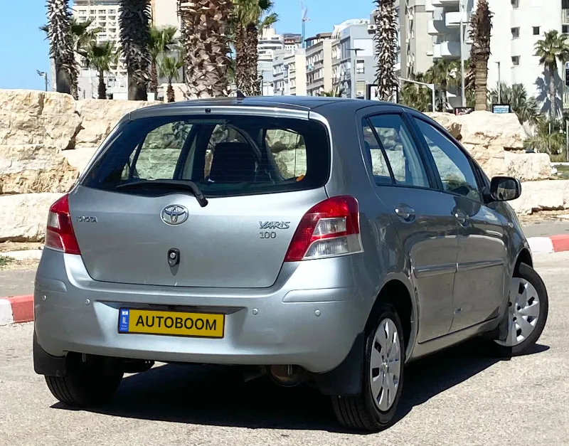 Toyota Yaris 2nd hand, 2011