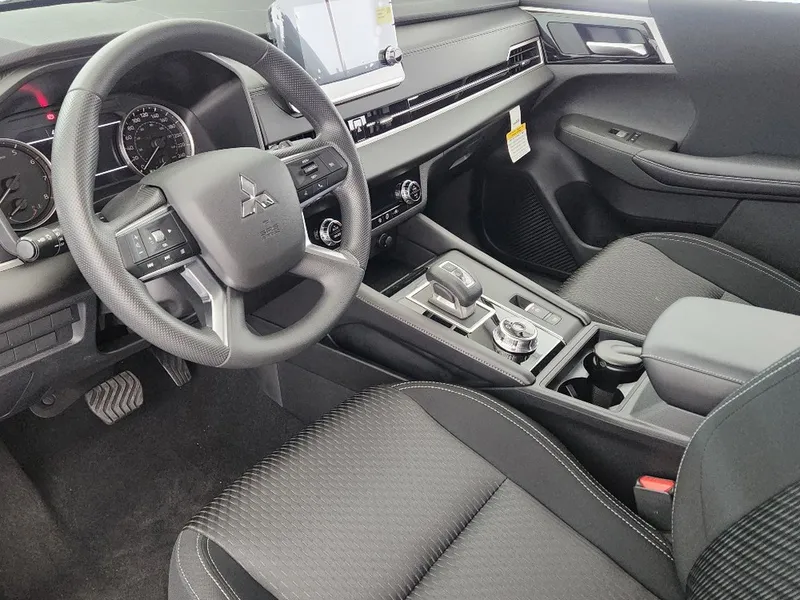 Mitsubishi Outlander new car, 2024