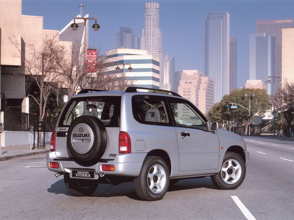 סוזוקי  גרנד ויטרה 1997. מרכב, צורה. רכב שטח 3 דלתות, 2 דור