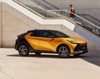 טויוטה C-HR 2023. מרכב, צורה. רכב שטח 5 דלתות, 2 דור