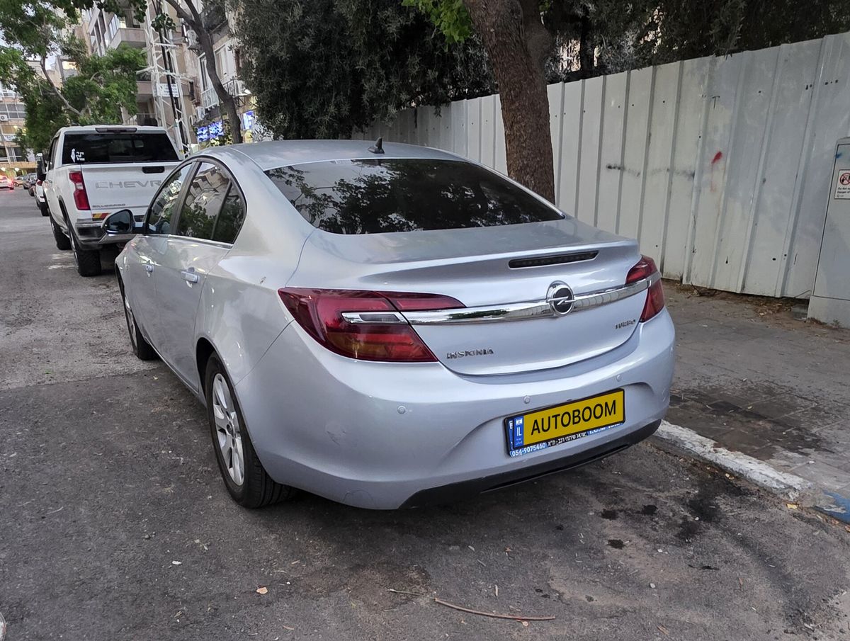 אופל אינסיגניה יד 2 רכב, 2015, פרטי