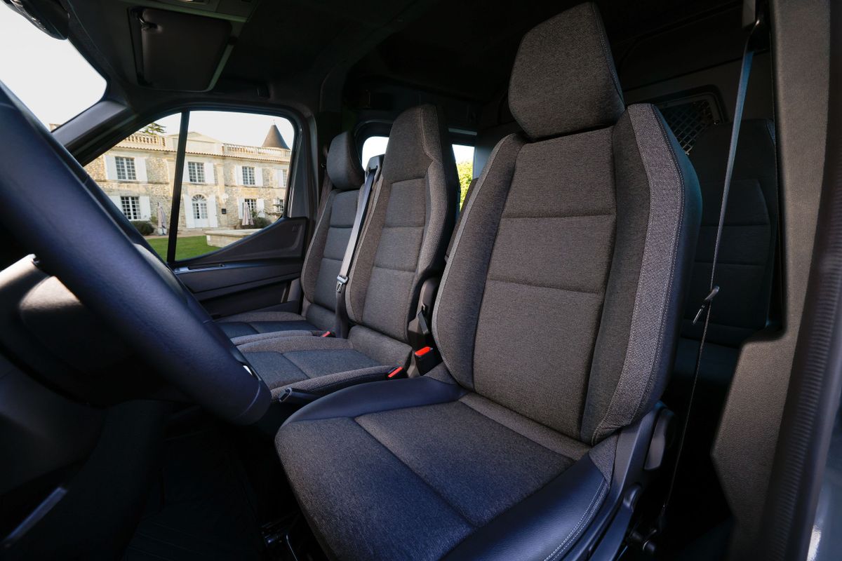 Renault Master 2023. Передние сидения. Фургон Лонг, 4 поколение