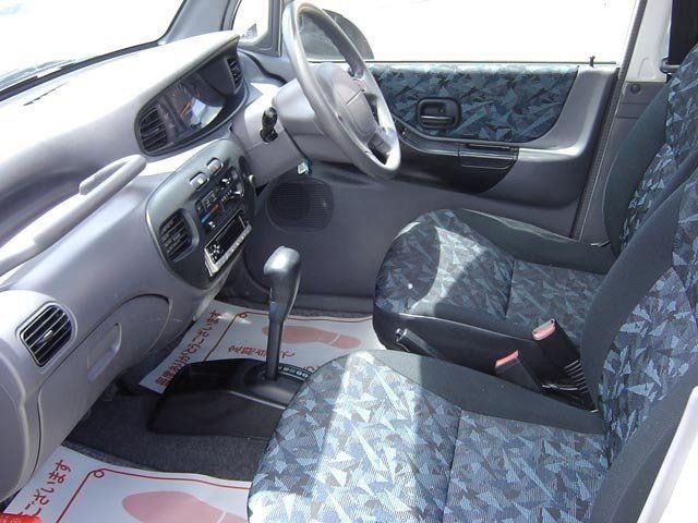Mitsubishi Toppo 1990. Front seats. Hatchback 3-door, 1 generation