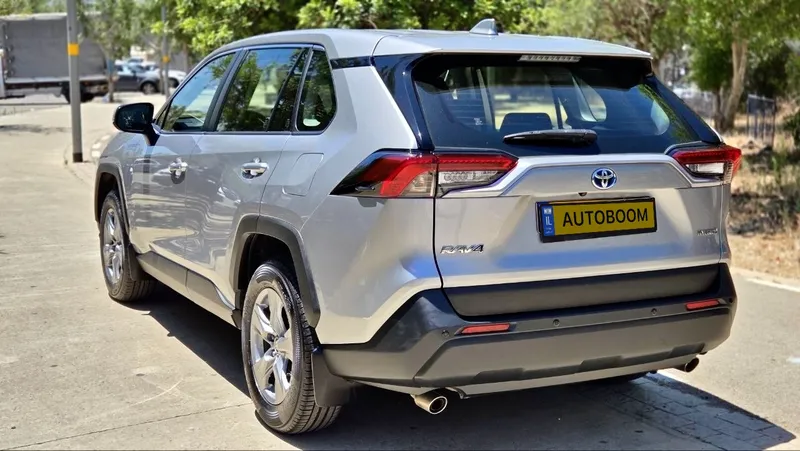 Toyota RAV4 с пробегом, 2023