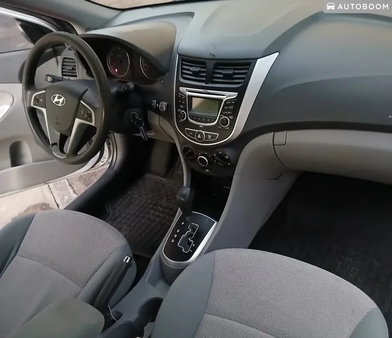 Hyundai i25 2nd hand, 2013