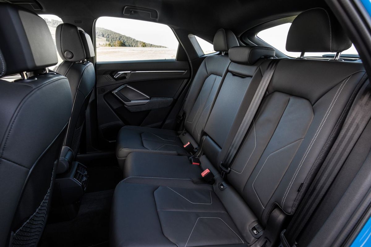 Audi Q3 Sportback 2019. Siéges arrières. VUS Coupé, 1 génération