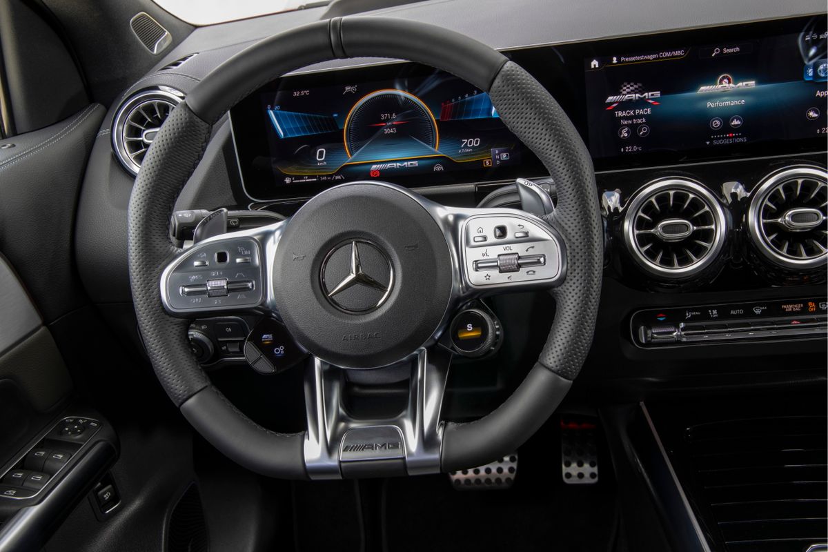 Mercedes GLA AMG 2019. Dashboard. SUV 5-doors, 2 generation