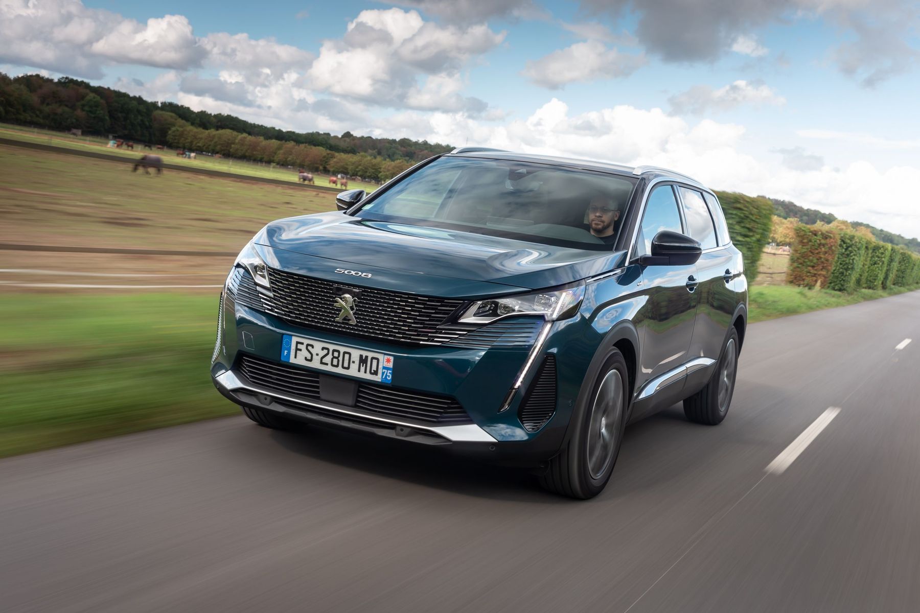 Peugeot 5008. Family SUV with minivan features —