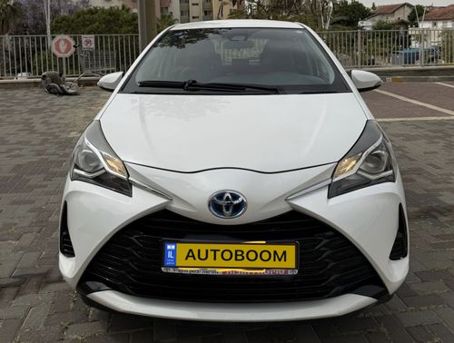 Toyota Yaris, 2020, фото