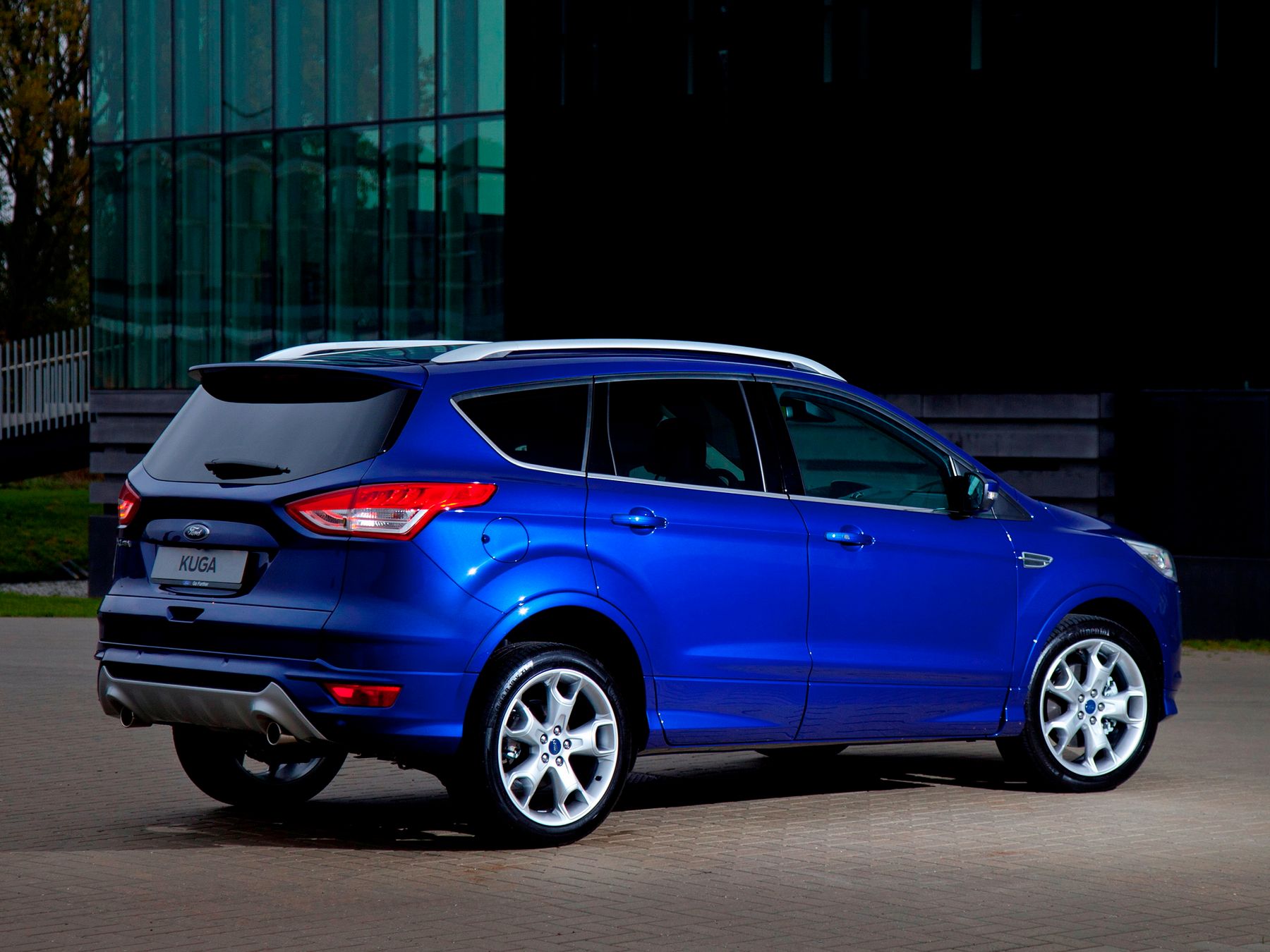 Ford Kuga внедорожник 5 дв. 1.6 AT бензин | 182 л.с. 4x4 привод | 2 ...