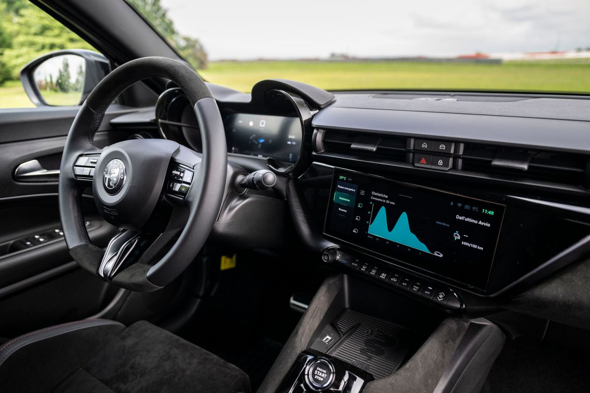 Alfa Romeo Junior 2024. Мультимедиа. Внедорожник 5 дв., 1 поколение