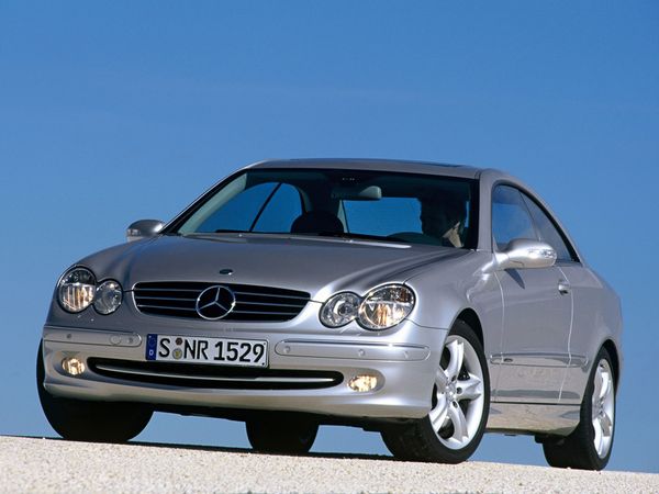 Mercedes-Benz Classe CLK 2002. Carrosserie, extérieur. Coupé sans montants, 2 génération