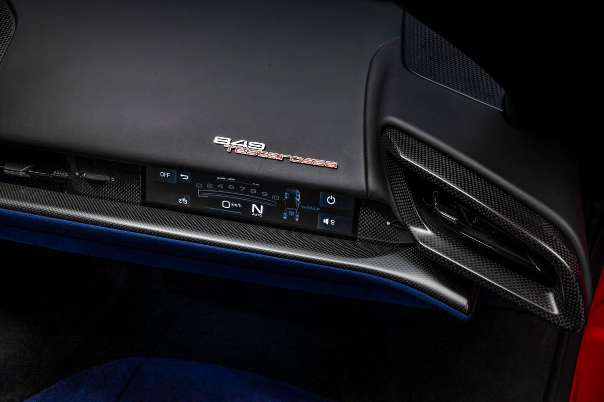פרארי טסטה רוסה. מרכיב סלון הרכב.