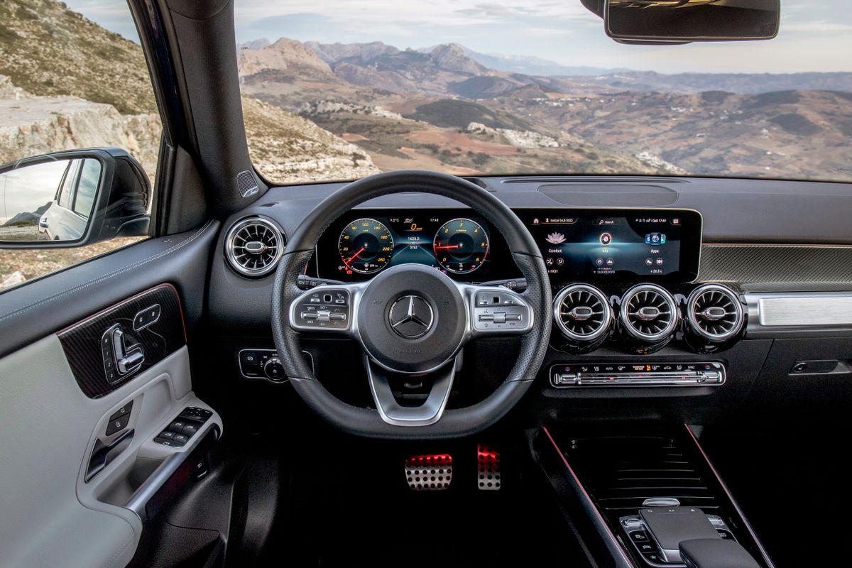 Mercedes GLB 2019. Dashboard. SUV 5-doors, 1 generation