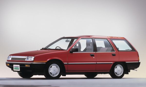 Mitsubishi Lancer 1982. Carrosserie, extérieur. Break 5-portes, 4 génération