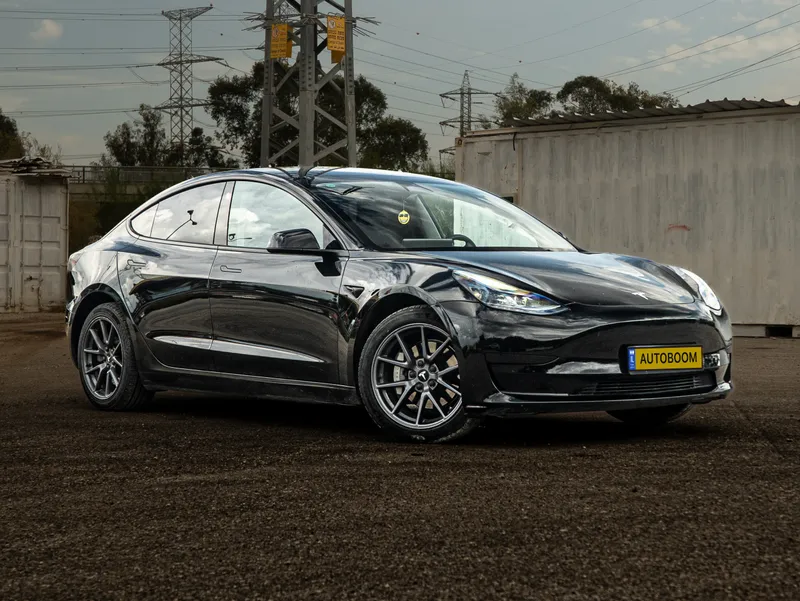 Tesla Model 3 2nd hand, 2023, private