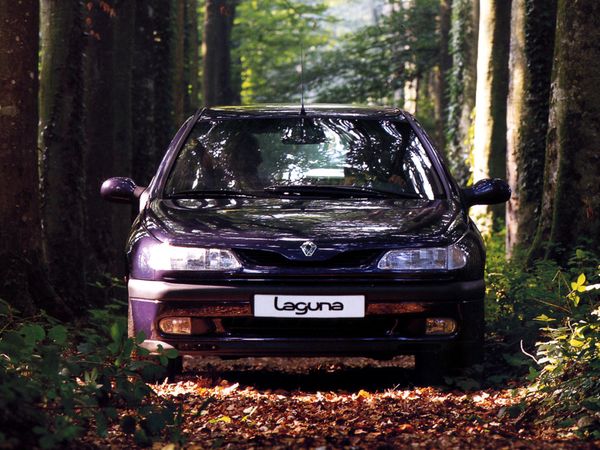 רנו לאגונה 1993. מרכב, צורה. ליפטבק, 1 דור