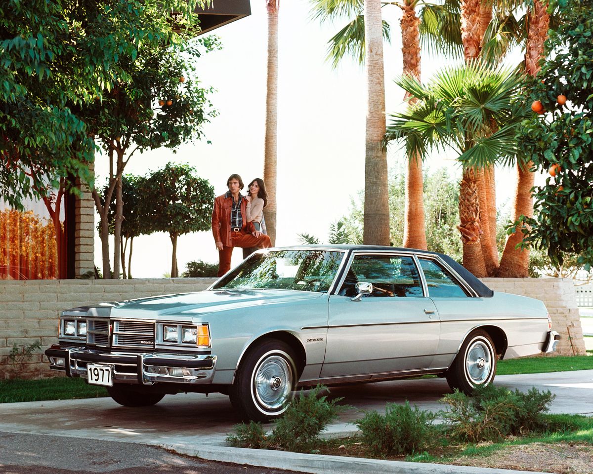 פונטיאק קטלינה 1977. מרכב, צורה. קופה, 5 דור