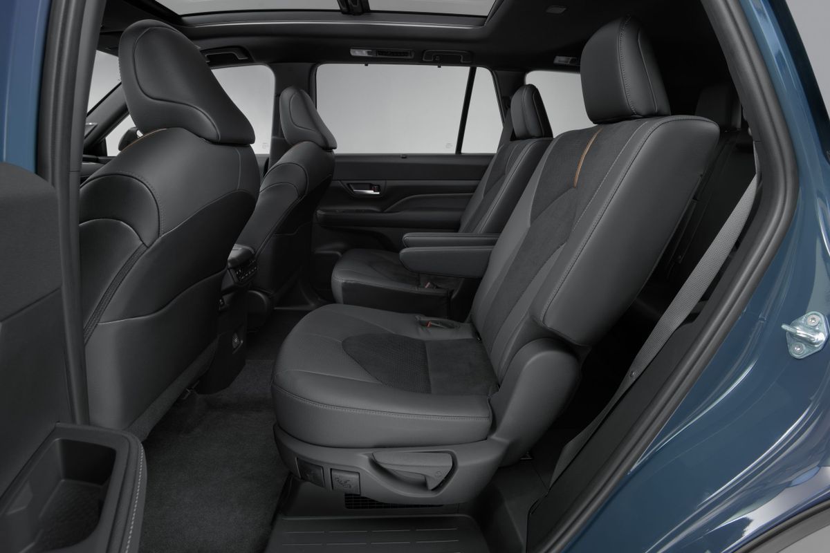 Toyota Grand Highlander 2023. Rear seats. SUV 5-doors, 1 generation
