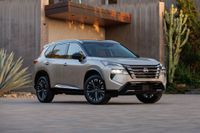 نيسان روغ ‏2023. الهيكل، المظهر الخارجي. إس يو في 5 أبواب, 3 الجيل، تحديث 1