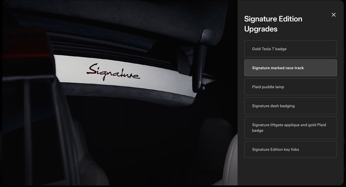 Tesla. Деталь салона.