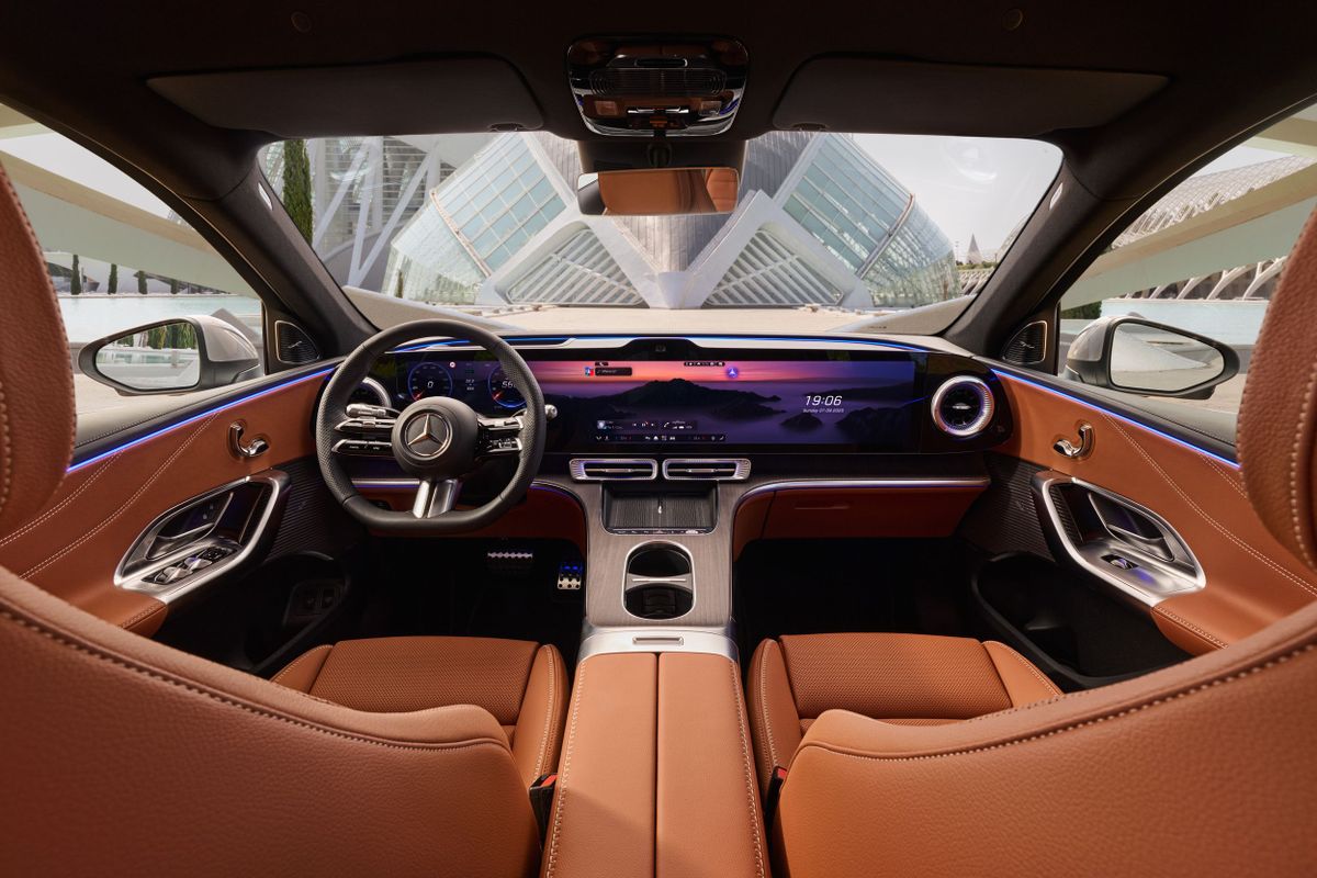 Mercedes GLC EQ 2025. Передние сидения. Внедорожник 5 дв., 1 поколение