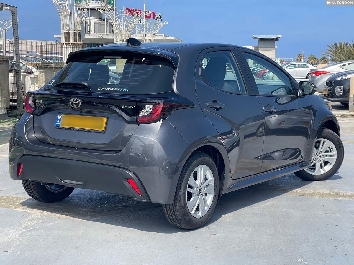 Toyota Yaris новый, 2026