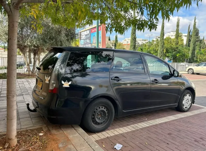 Mitsubishi Grandis 2nd hand, 2010, private hand