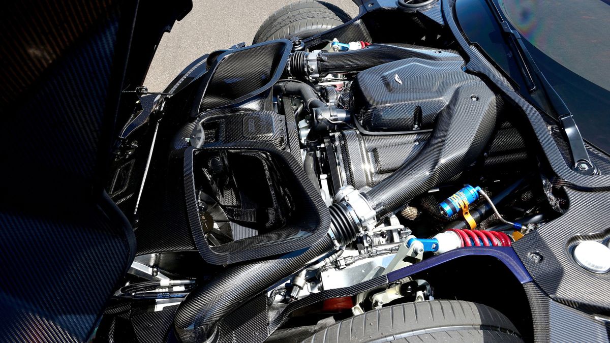 Астон Мартин Вулкан 2015. Двигатель. Купе, 1 поколение