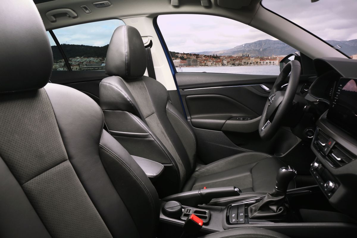 Skoda Scala 2018. Front seats. Hatchback 5-door, 1 generation