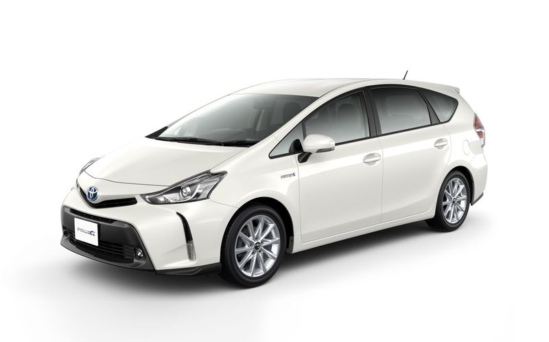 Toyota Prius Alpha generations types of execution and years of