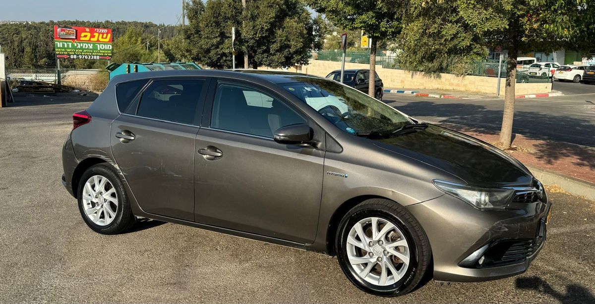 Toyota Auris 2ème main, 2017, main privée